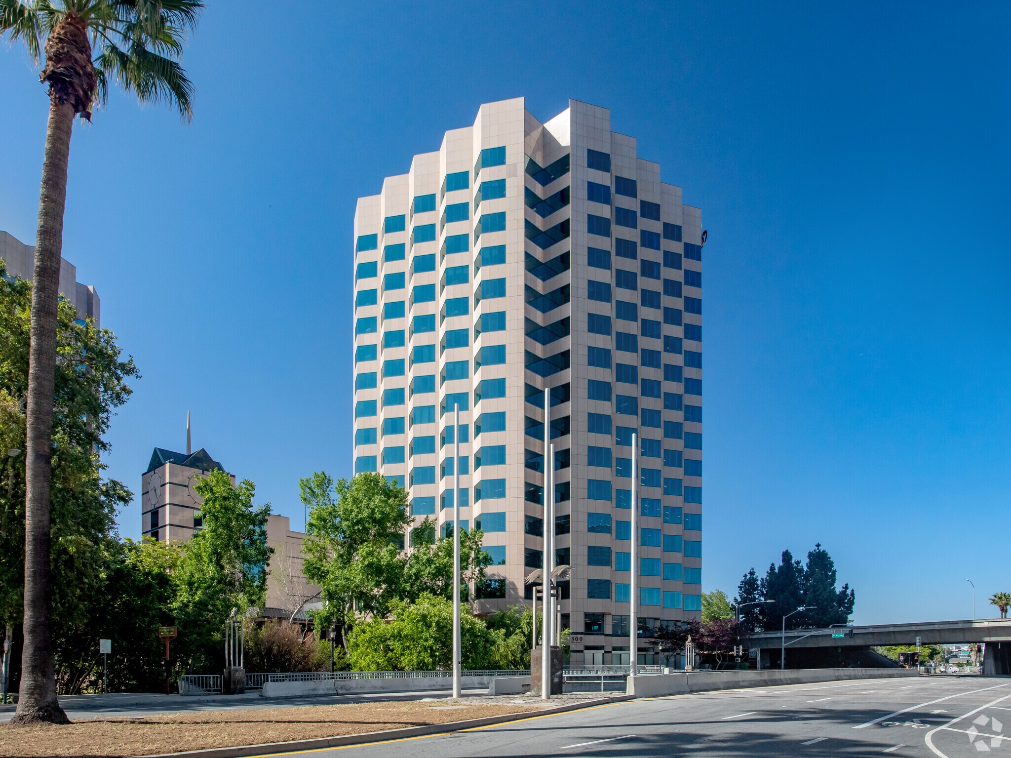 333 W San Carlos St, San Jose, CA à louer Photo principale– Image 1 sur 13