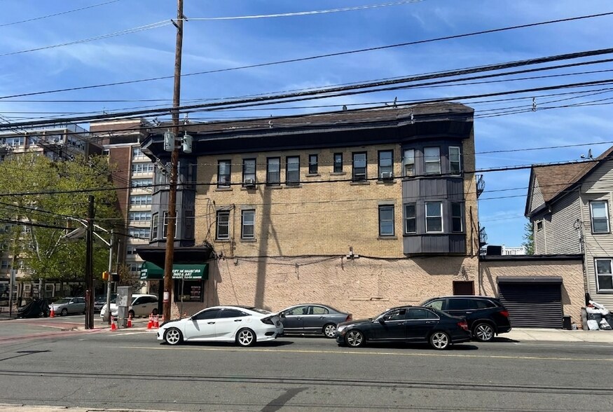 55 E 21st St, Bayonne, NJ à vendre - Photo de l’immeuble – Image 3 sur 25