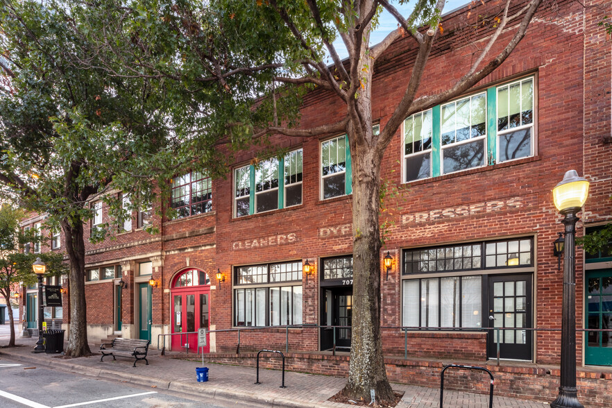 701 W Magnolia Ave, Fort Worth, TX à louer - Photo de l’immeuble – Image 2 sur 5