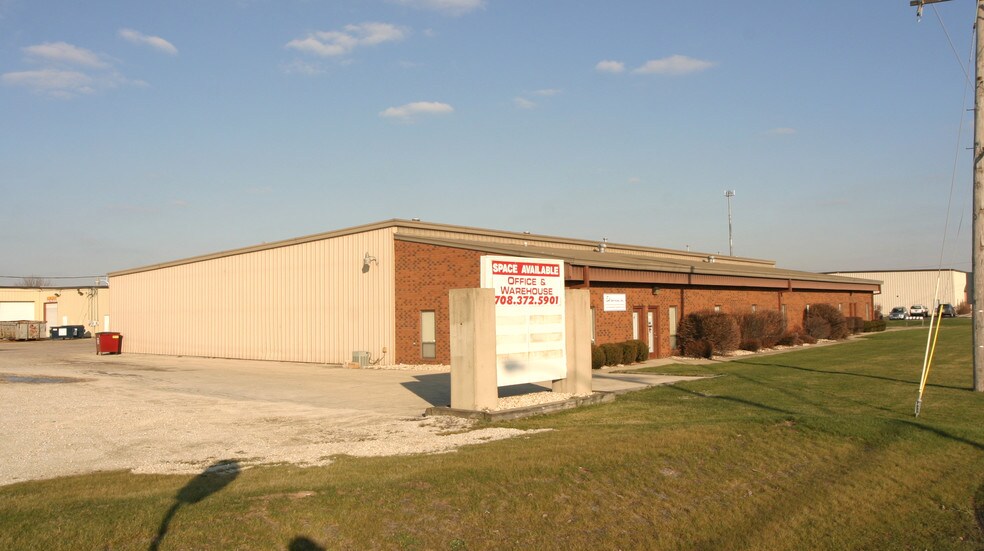 20654 Burl Ct, Joliet, IL à louer - Photo de l’immeuble – Image 3 sur 12