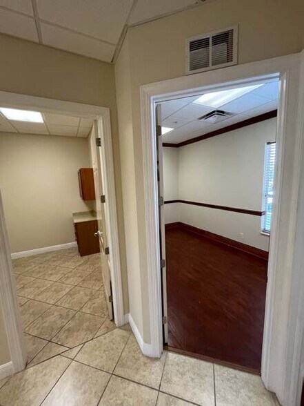 2800 Davis Blvd, Naples, FL à louer - Photo intérieure – Image 3 sur 11