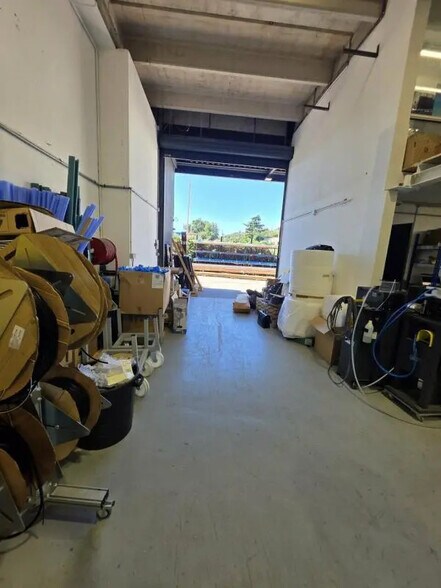 Industriel/Logistique dans Saint-Laurent-du-Var à louer - Photo intérieure – Image 3 sur 8