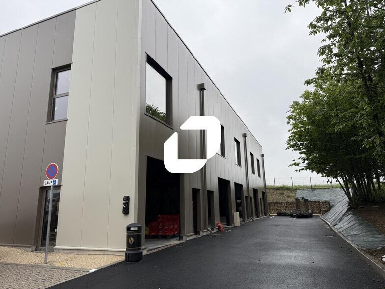 Bureau dans Voiron à louer - Photo de l’immeuble – Image 1 sur 14