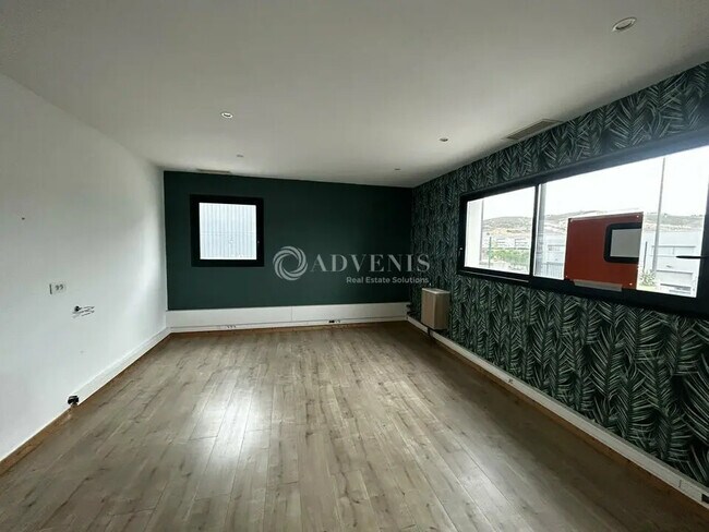 Plus de détails pour Bureau à vendre