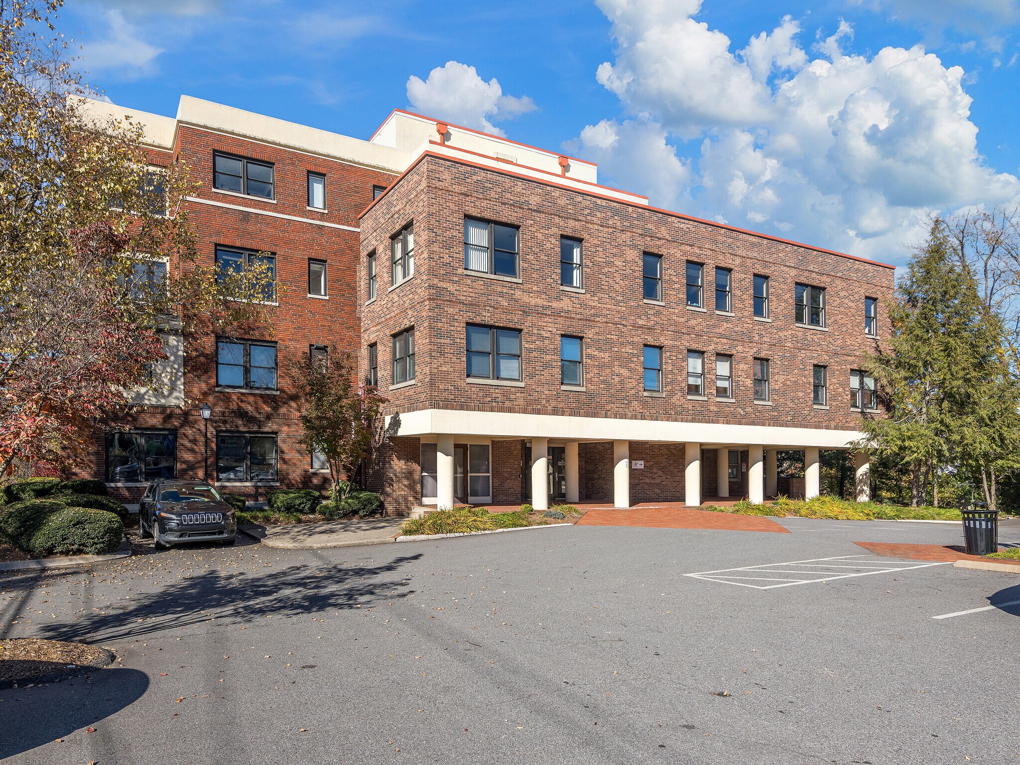 53 S French Broad Ave, Asheville, NC à louer Photo de l’immeuble– Image 1 sur 36