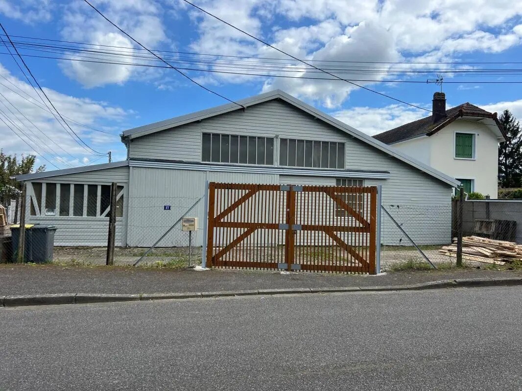 Local d’activités dans Vernon à louer Photo de l’immeuble– Image 1 sur 6