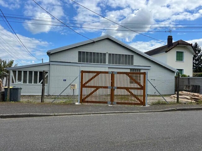 Plus de détails pour Bureau, Local d'activités à louer