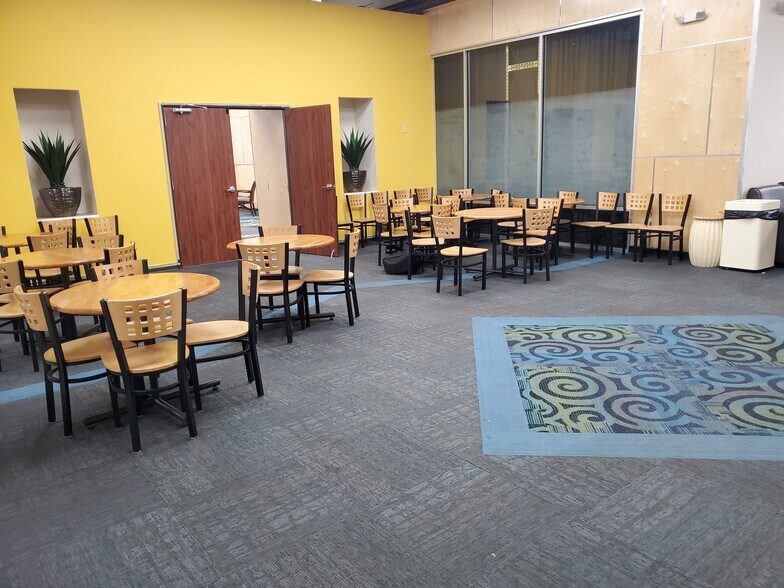 8800 W Sam Houston Pky S, Houston, TX à louer - Photo de l’immeuble – Image 3 sur 32