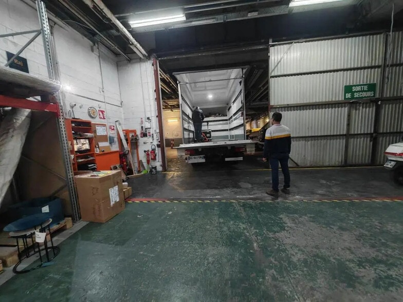 Industriel/Logistique dans Bagnolet à vendre - Photo de l’immeuble – Image 2 sur 11