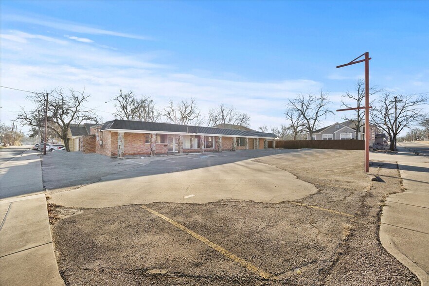 2108 Monroe St, Commerce, TX à vendre - Photo de l’immeuble – Image 2 sur 38