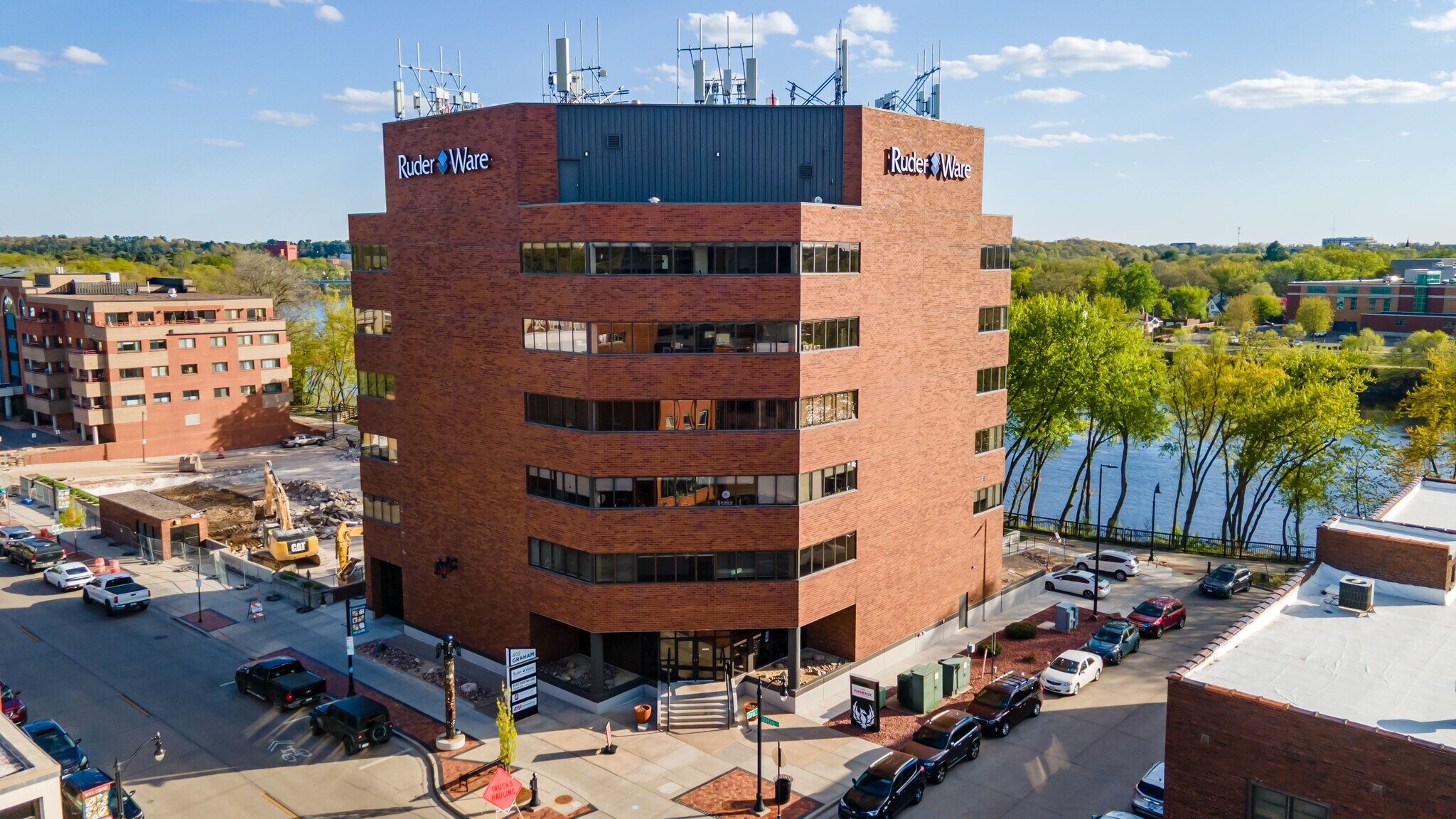 402 Graham Ave, Eau Claire, WI à louer Photo principale– Image 1 sur 5