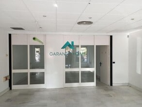 Local commercial dans Granada, Granada à louer Photo intérieure– Image 2 sur 4