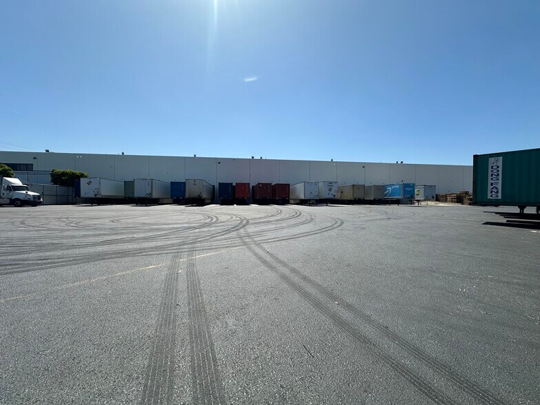 11500 Los Nietos Rd, Santa Fe Springs, CA à louer - Photo de l’immeuble – Image 3 sur 6