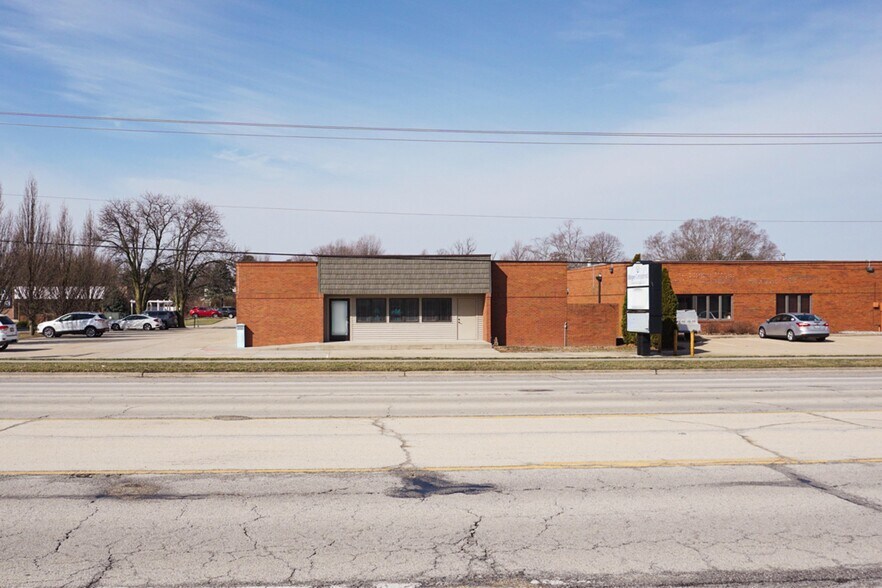 1800 Woodfield Dr, Savoy, IL à louer - Photo de l’immeuble – Image 3 sur 12