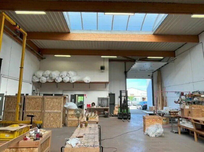Bureau dans Décines-Charpieu à louer - Photo de l’immeuble – Image 3 sur 14