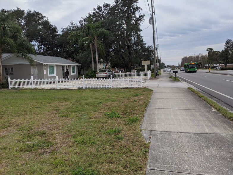 8232 Massachusetts Ave, New Port Richey, FL à louer - Photo de l’immeuble – Image 3 sur 7