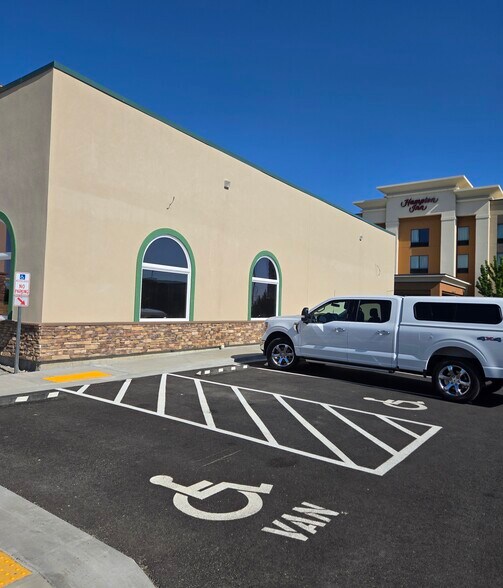 3719 Plaza Way, Kennewick, WA à louer - Photo de l’immeuble – Image 3 sur 5