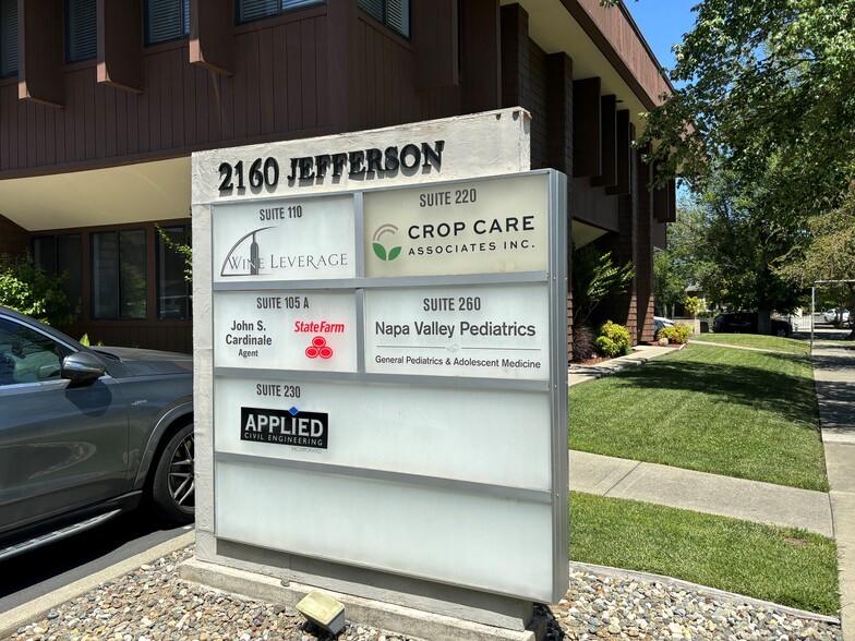 2160 Jefferson St, Napa, CA à louer - Photo de l’immeuble – Image 2 sur 3