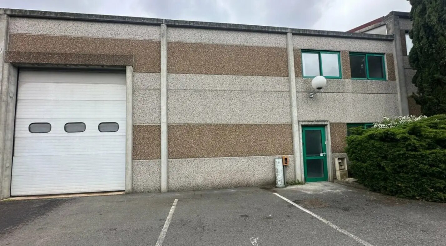 Local d’activités dans Ennery à louer Photo de l’immeuble– Image 1 sur 9