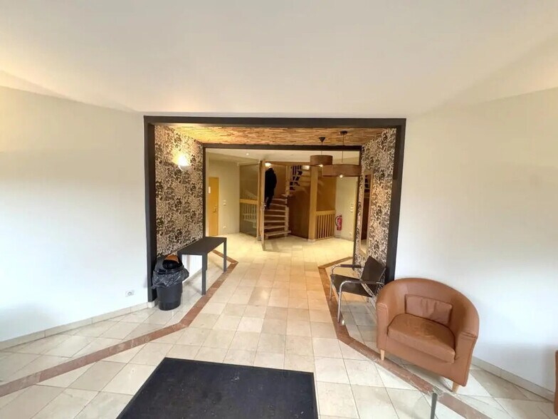 Bureau dans Versailles à louer - Hall d’entrée – Image 2 sur 12