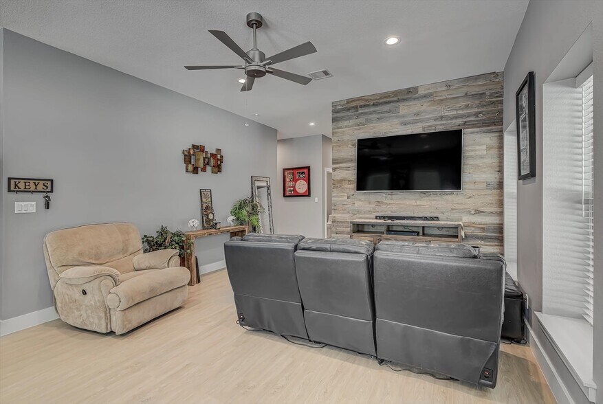 202 W Stroker Rd, Crosby, TX à vendre - Photo intérieure – Image 2 sur 65