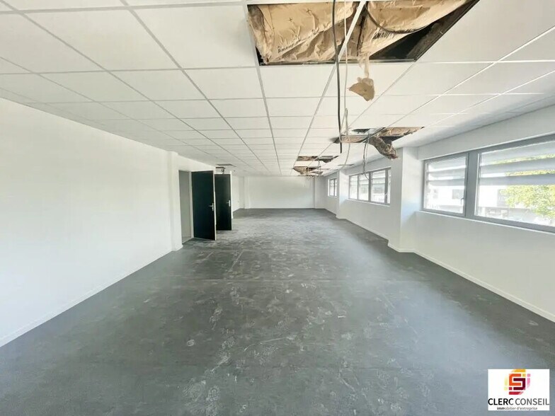 Bureau dans Mont-Saint-Aignan à louer - Photo intérieure – Image 3 sur 19