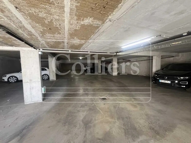 98 Boulevard De L'Europe, Vitrolles à louer - Photo de l’immeuble – Image 3 sur 8