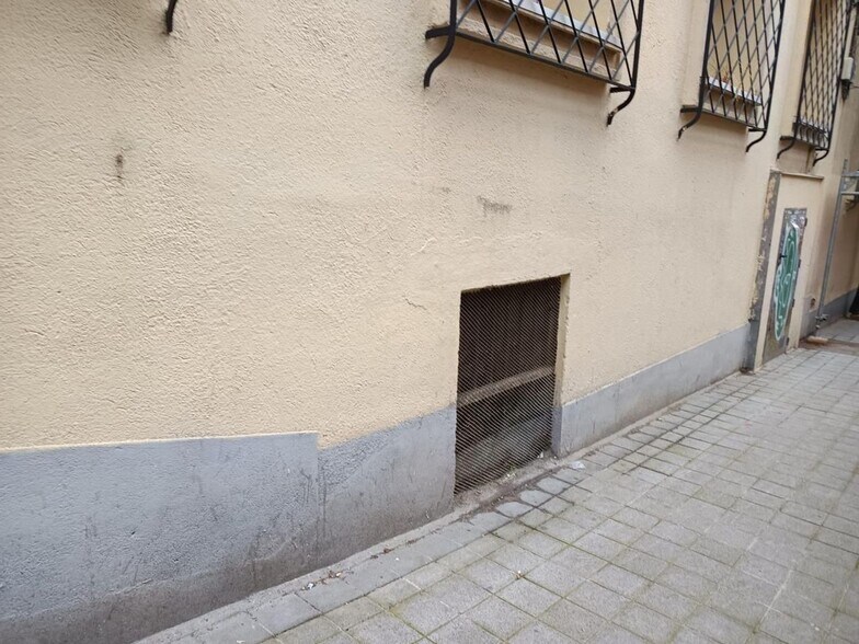 Immeuble residentiel dans Madrid, Madrid à vendre - Photo de l’immeuble – Image 2 sur 2