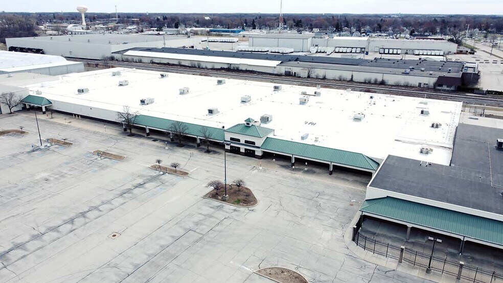 530 Illinois Ave, Maumee, OH à louer - Photo de l’immeuble – Image 1 sur 12