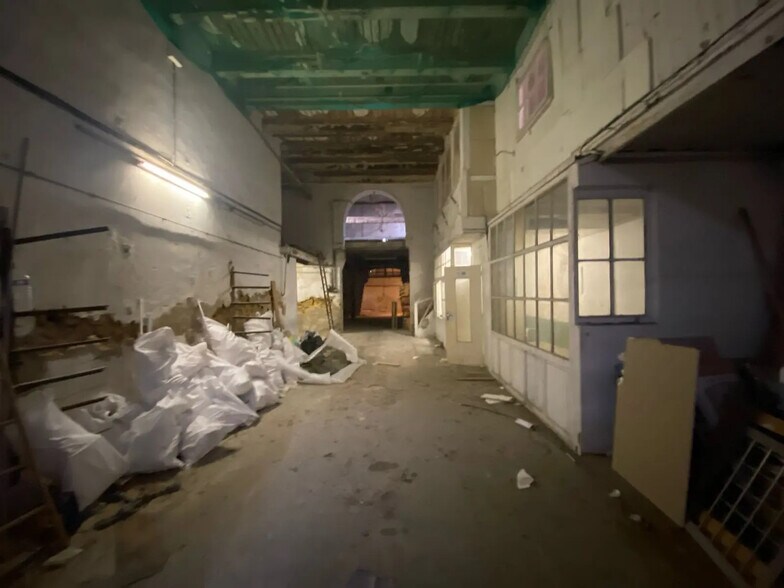 Local d'activités dans Marseille à vendre - Photo de l’immeuble – Image 3 sur 5
