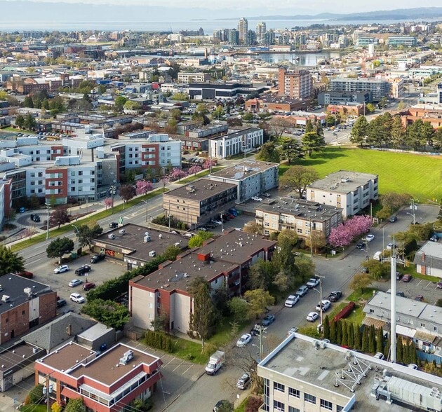 971 Market St, Victoria, BC à vendre - Photo de l’immeuble – Image 2 sur 8