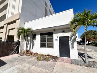 Plus de détails pour 241 Almeria Ave, Coral Gables, FL - Local commercial à louer