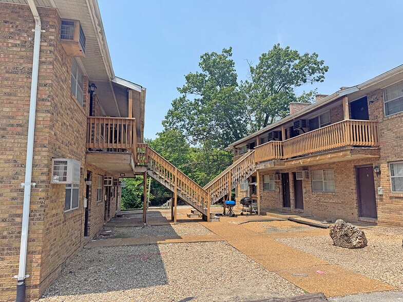 1101 S 74th St, Belleville, IL à vendre - Photo de l’immeuble – Image 3 sur 7