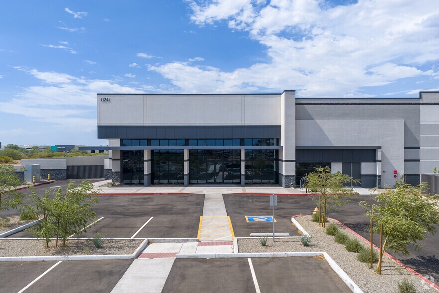 11244 E Pecos Rd, Mesa, AZ à louer - Photo de l’immeuble – Image 3 sur 9