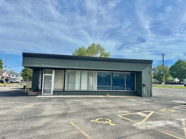 38459 Lake Shore Blvd, Willoughby, OH à louer - Photo de l’immeuble – Image 2 sur 5