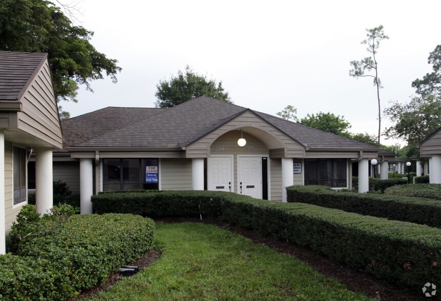 12689 New Brittany Blvd, Fort Myers, FL à vendre - Photo de l’immeuble – Image 2 sur 4