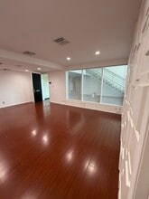 8271 Melrose Ave, Los Angeles, CA à louer Photo intérieure– Image 2 sur 4