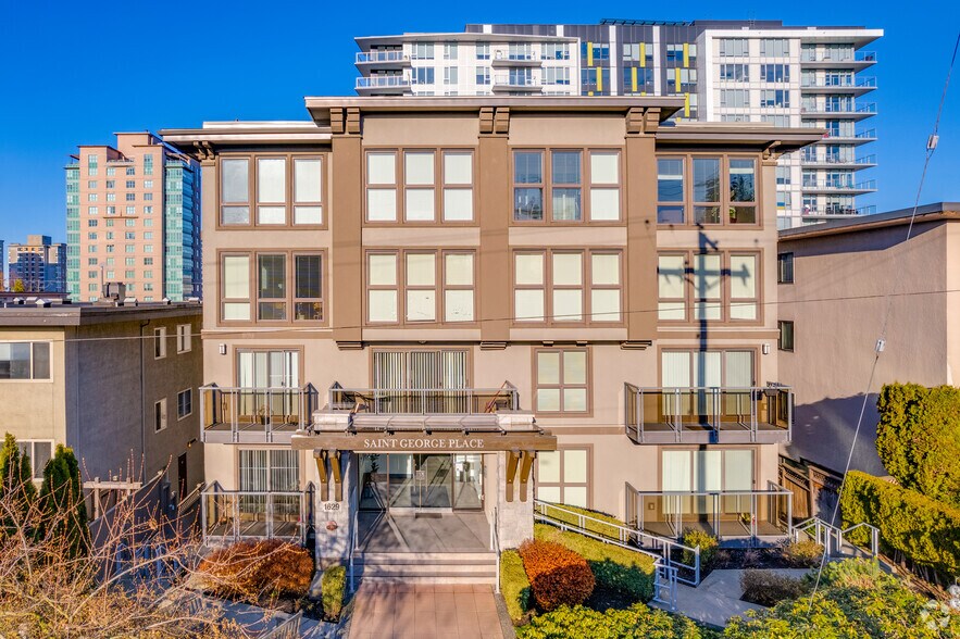 1629 Saint Georges Ave, North Vancouver, BC à vendre - Photo de l’immeuble – Image 3 sur 17