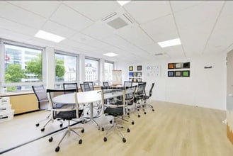 58 Avenue Charles De Gaulle, Neuilly-sur-Seine à louer Photo intérieure– Image 1 sur 4