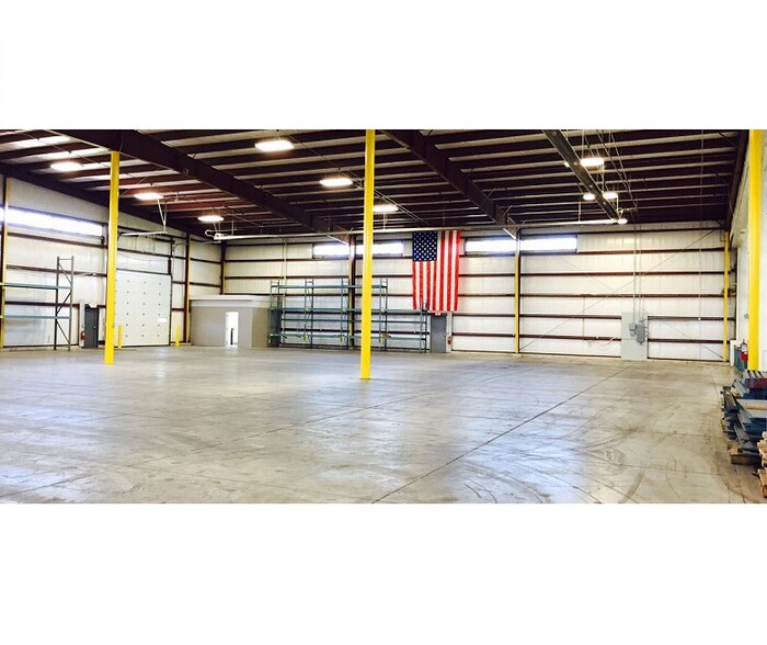 9089 Westphal Ln, Neenah, WI à louer - Photo de l’immeuble – Image 2 sur 4