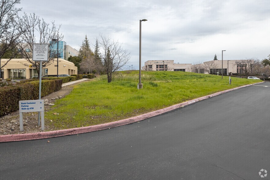 2221A Douglas Blvd, Roseville, CA à louer - Photo principale – Image 1 sur 2