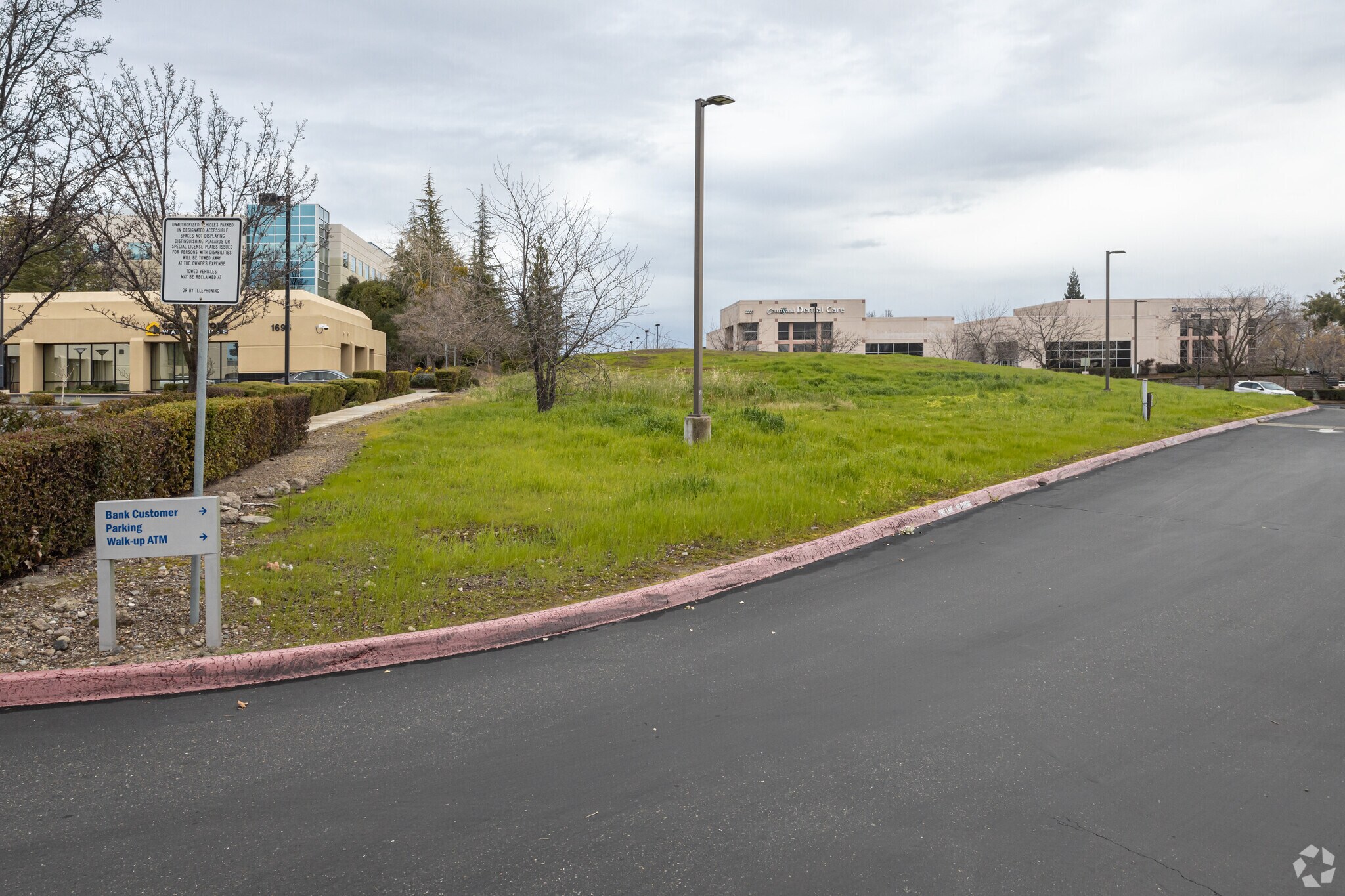 2221A Douglas Blvd, Roseville, CA à louer Photo principale– Image 1 sur 3