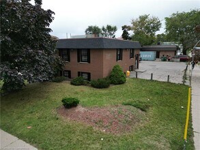 5 Hickory St E, Waterloo, ON à louer Photo de l’immeuble– Image 1 sur 4