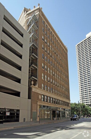 411 W 7th St, Fort Worth, TX à louer - Photo de l’immeuble – Image 2 sur 10