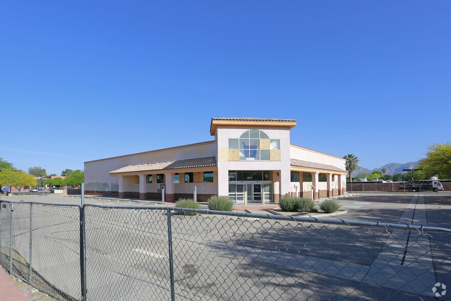 2415 N Alvernon Way, Tucson, AZ à vendre - Photo de l’immeuble – Image 2 sur 5