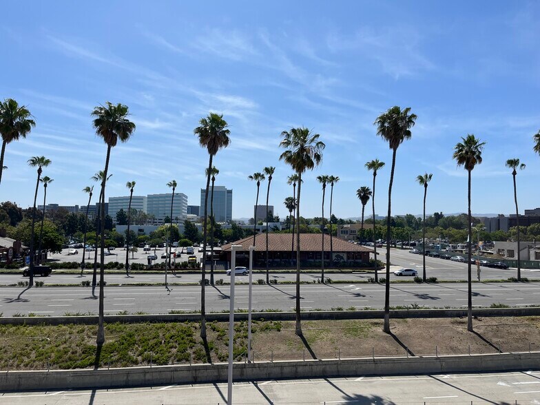 18512 MacArthur Blvd, Irvine, CA à louer - Photo de l’immeuble – Image 2 sur 2