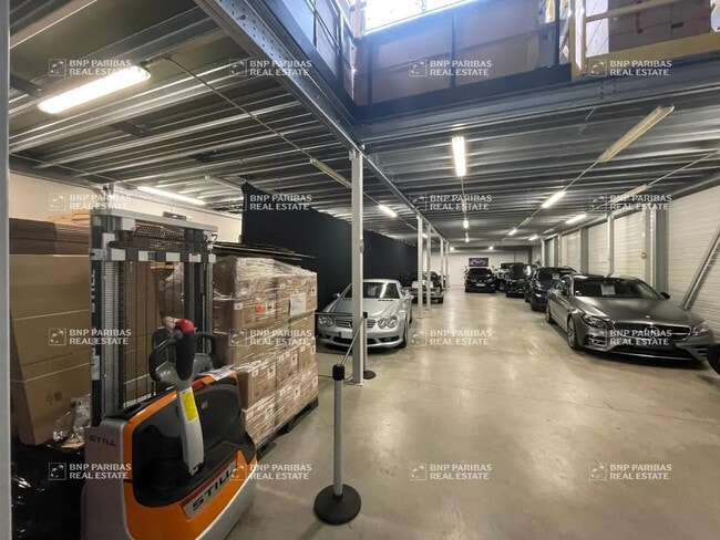 Plus de détails pour Local d’activités à vendre