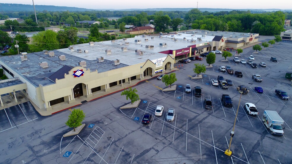 407 N Arkansas Ave, Russellville, AR à louer - Photo de l’immeuble – Image 2 sur 10