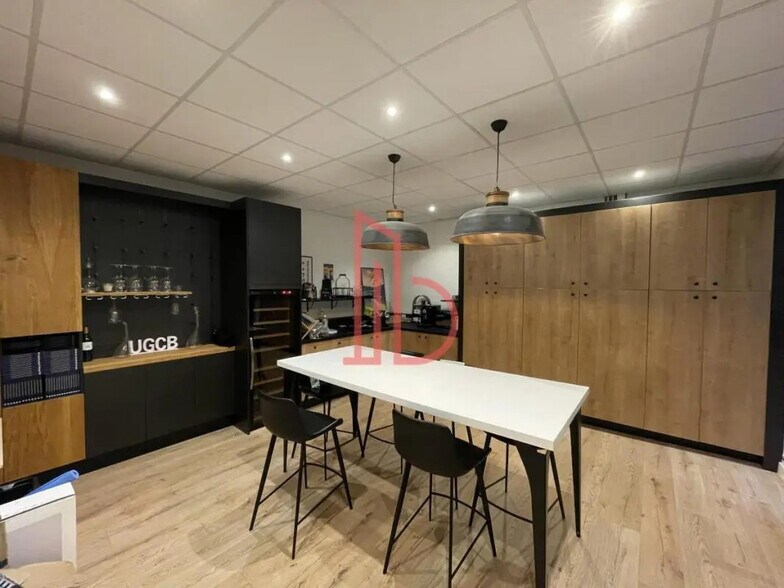 Bureau dans Bordeaux à louer - Photo de l’immeuble – Image 3 sur 3