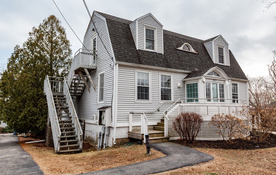 527 Ocean Ave, Portland, ME à vendre - Photo de l’immeuble – Image 2 sur 8